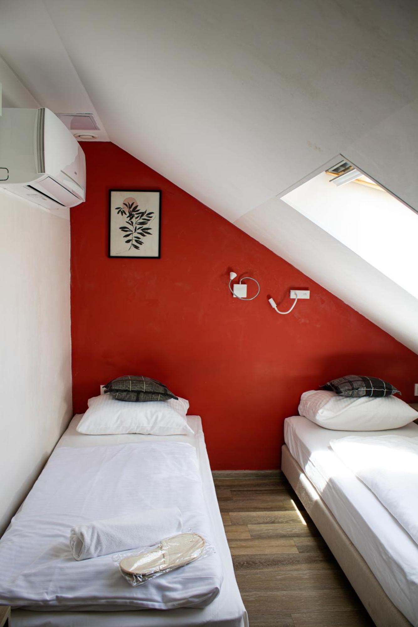 Dream Hostel *